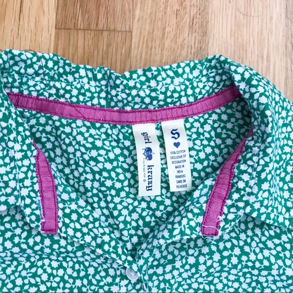 ✨ Floral Button Up ✨ - Picture 2 of 3